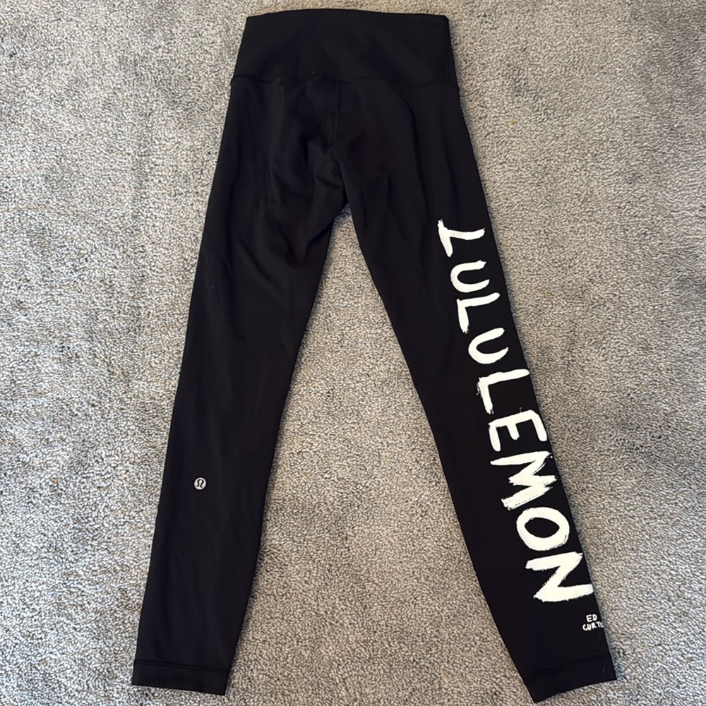 Lululemon leggings Ed Curtis black white size xs 7/8 length